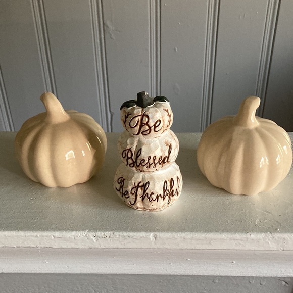 NWT- 2 Cream Crackle & 1 Be Blessed Be Thankful Stacked Pumpkin Decorations Set - Picture 14 of 17